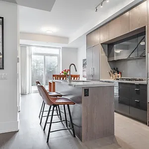 Luxury Close To Rogers Center In Downtown Core , Toronto Canada