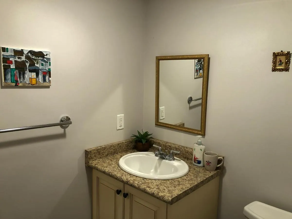 Peaceful Cosy Room With Garden View, Private Parking Toronto Guest house