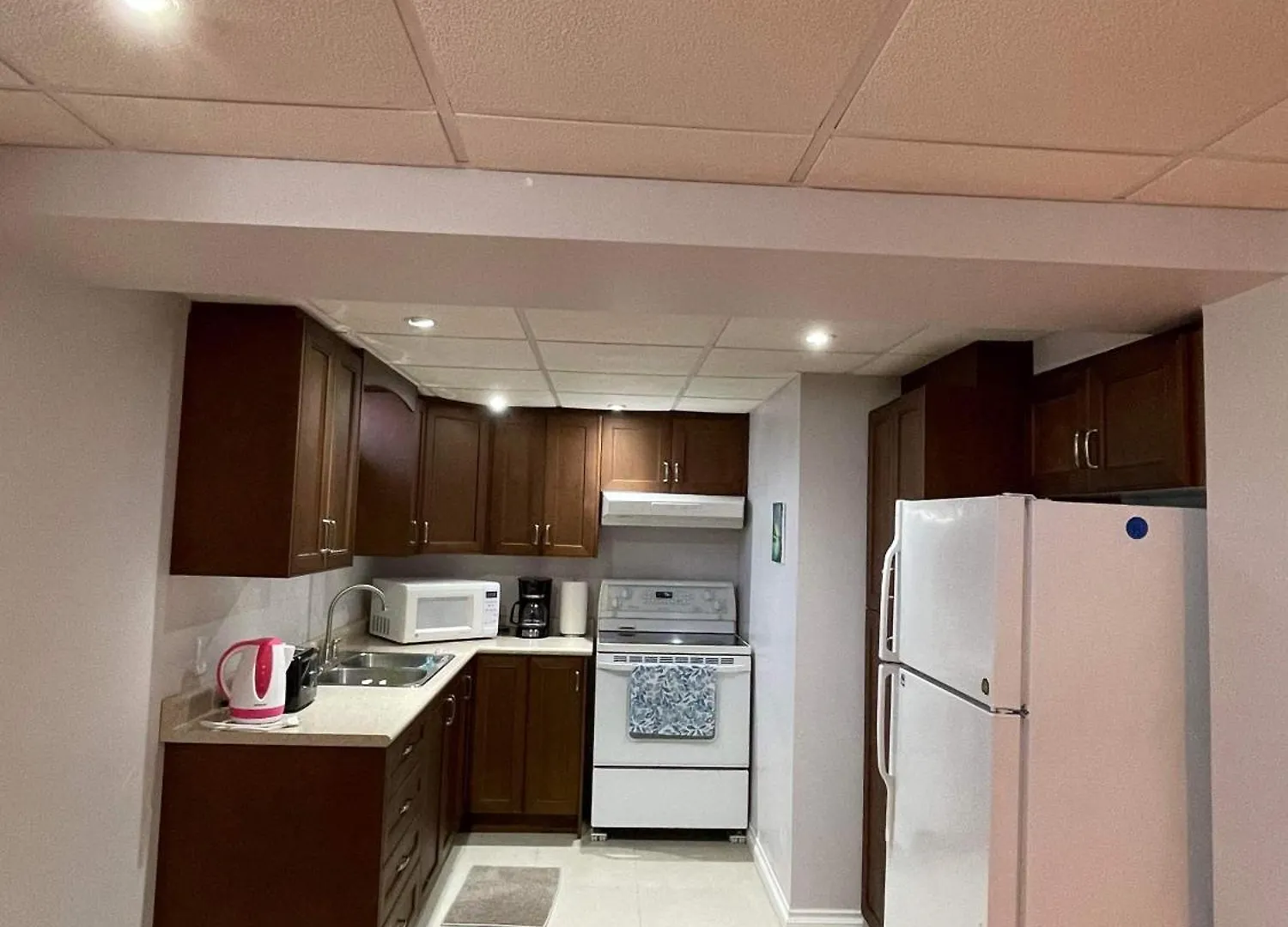 Guest house Peaceful Cosy Room With Garden View, Private Parking Toronto